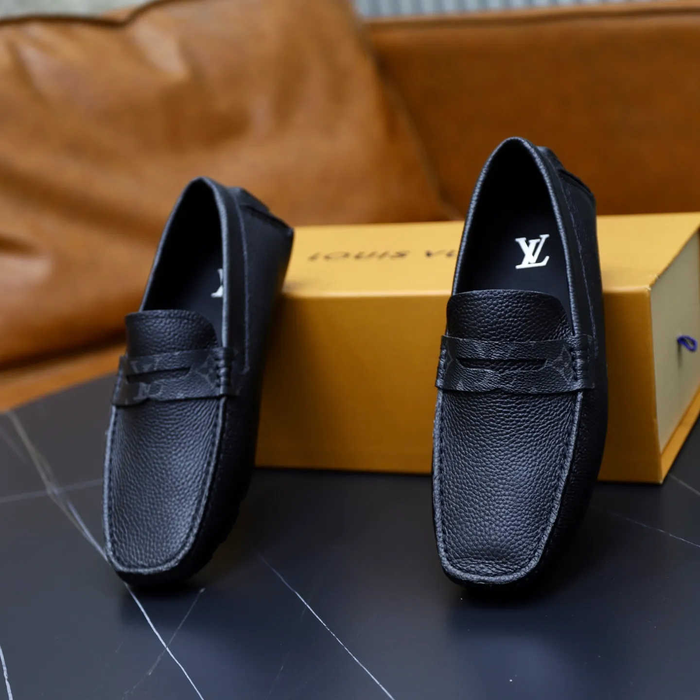 Ex-factory price: 460💰【LV】Louis Vuitton ⚠️High-end men’s driving and pedal series ⚠️38-44 (customized for 45) ⚠️All original cowhide leather! Thick and soft! Made entirely of calfskin lining! Rubber sheet anti-slip beanie sole! Three-dimensional package technology! Fashionable and classic! Handicrafts! Original high quality! Feel free to compare!